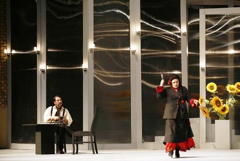 بهاره رهنما و مسعود دلخواه در صحنه ای از نمایش