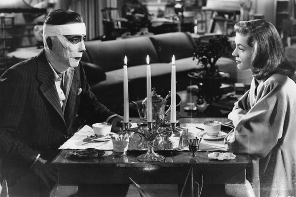 بوگارت و همسرش لورن باکال در فیلم «گذرگاه تاریک» (۱۹۴۷)