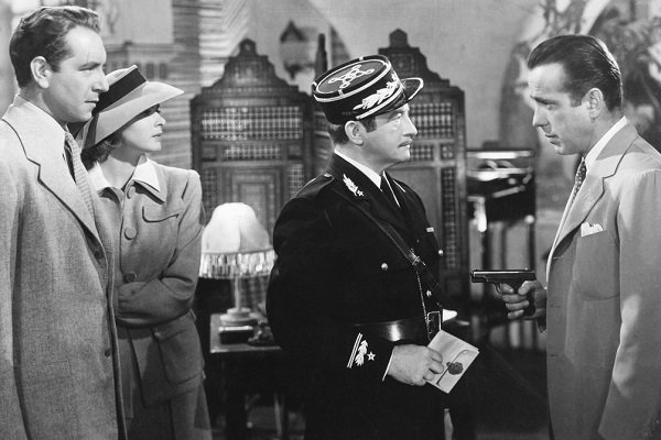 بوگارت در کنار کلود رینس، اینگرید برگمن و پل هنرید در فیلم «کازابلانکا»  (۱۹۴۲)